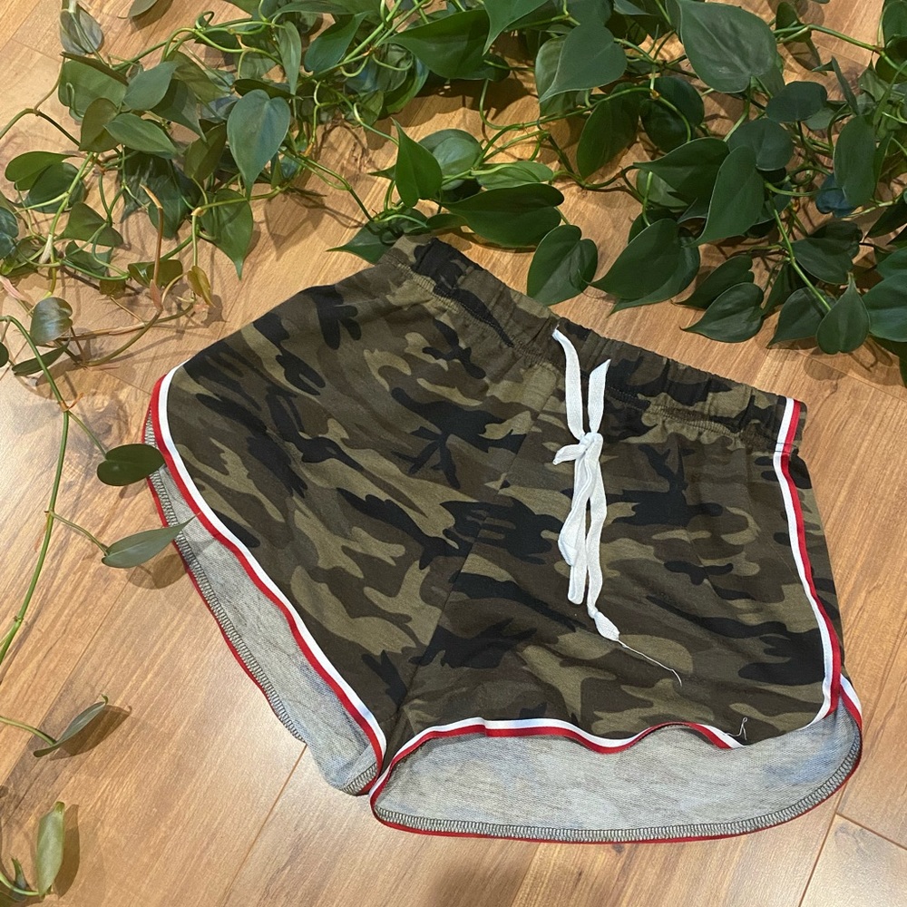Camo high waisted draw string shorts